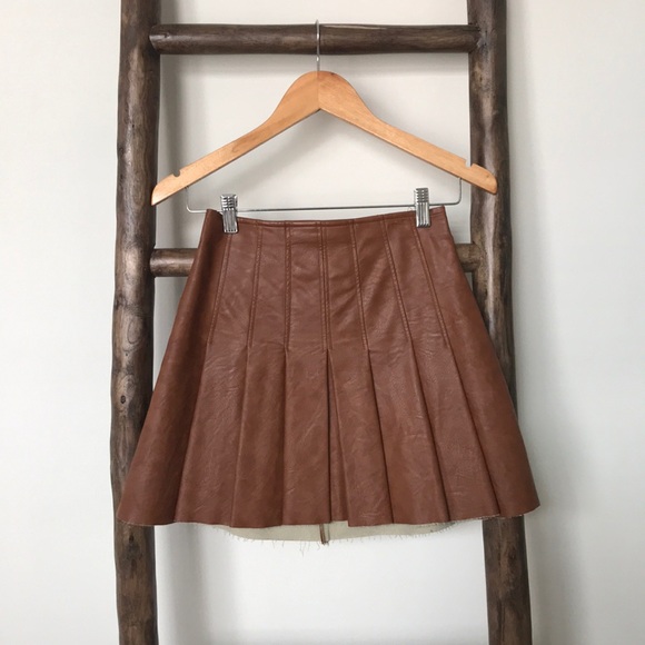 Pleated vegan leather skirt! - Picture 2 of 5